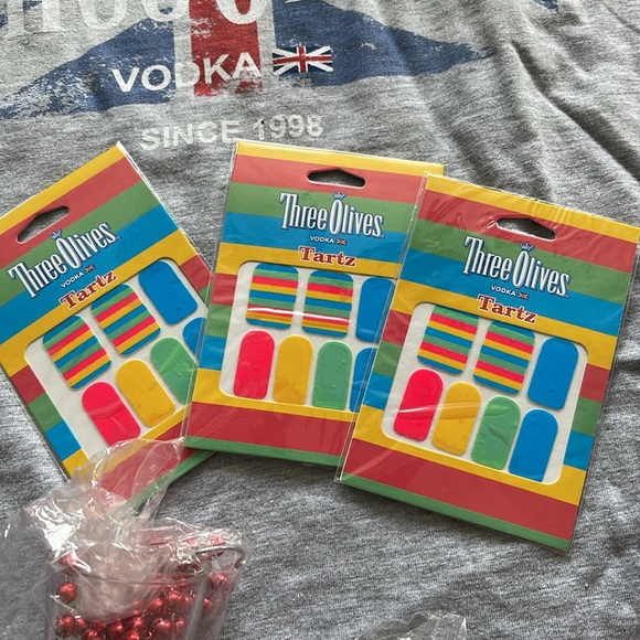 1352- Lot of Three Olives Vodka XL tshirt, headband necklace shot glasses, cups - Picture 6 of 12